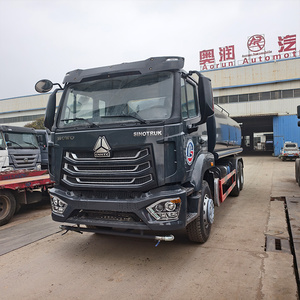 Camion-citerne à eau Sinotruck Howo d'occasion, réservoir de 20000 L, 10 roues, en vente - Product Image 1