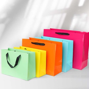 Sacchetti di carta classici personalizzati per abbigliamento accessori di moda con Logo regalo d'affari per calzini scarpe da pelliccia - Product Image 6