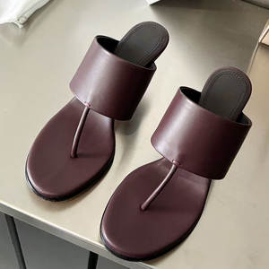 Sandales tongs minimalistes style ROW en cuir véritable à <span class=keywords><strong>talon</strong></span> haut, personnalisables avec logo, s'adaptant à la voûte plantaire, pour femmes - Product Image 4