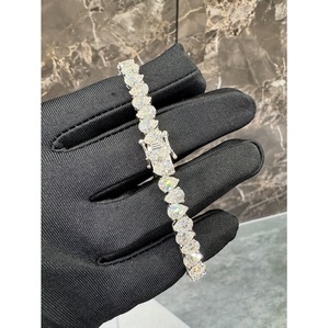 Bracelet chaîne tennis cubaine en moissanite de créateur, best-seller, idéal pour un cadeau, un anniversaire ou un jubilé, disponible pour la livraison mondiale - Product Image 1