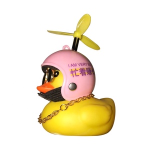 Xe đạp xe máy xe hơi phụ kiện trang trí vịt vàng với Quạt mini Vịt Đen nhấp nháy ánh sáng đồ chơi vịt với mũ bảo hiểm - Product Image 6
