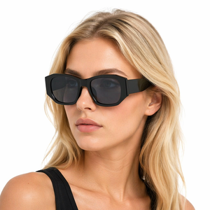 Lunettes de soleil polygonales pour femmes, monture intégrale, style rétro œil de chat, protection UV400, avec logo personnalisé, collection 2026 - Product Image 1