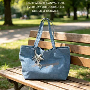 Sac fourre-tout en jean <span class=keywords><strong>bleu</strong></span> clair délavé, broderie vintage lettres dorées, style décontracté chic pour cours et trajets quotidiens - Product Image 1