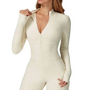 Nouvel ensemble de yoga pour femme en 2 pièces, tissu durable, ensemble de sport, vêtements de yoga à séchage rapide - Product Image 1