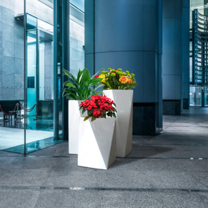 Jardinières rectangulaires élégantes en fibre de verre FRP pour intérieur/extérieur avec fleurs artificielles en fibre de verre - Product Image 1