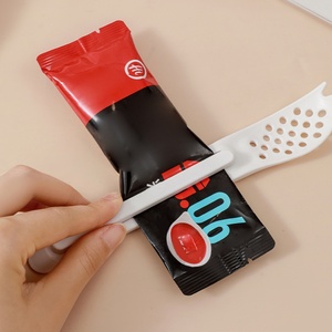 Passoire de cuisine portable en plastique 2-en-1 : passoire et ouvre-boîte, cuillère pour aliments pour bébé, passoire à long manche pour aliments secs et humides - Product Image 2