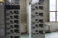Armoire de distribution d'énergie moyenne tension industrielle blindée en métal KYN28A-12 avec indice de protection IP65 et courant nominal de 630 à 4000 A