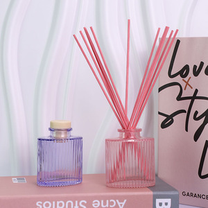 معطر جو منزلي بالزيوت العطرية سعة 50 مل في زجاجة فاخرة مع أعواد خشبية للعلاج بالروائح والسبا والمنزل - Product Image 1