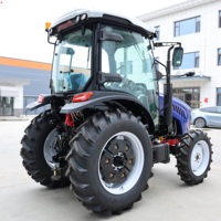 Tracteur agricole à roues 4x4 de 90 CV avec certificat CE, cabine climatisée confortable, accompagné d'outils agricoles