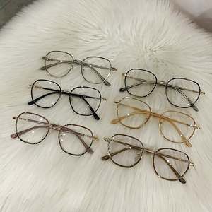 Gafas de Moda 2025 con Lentes de Color Cambiante, Cuadradas, Anti Luz Azul, Marco de Aleación, Fotocromáticas, para Computadora, para Mujer - Product Image 2