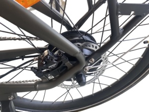 QUEENE 27.5 ''vélo de route électrique en alliage d'aluminium <span class=keywords><strong>Bafang</strong></span> 48V750W <span class=keywords><strong>moteur</strong></span> sans balais batterie au Lithium 50 km/h <span class=keywords><strong>vitesse</strong></span> maximale pour adultes - Product Image 6