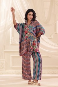 Ensemble coordonné chemise imprimée et pantalon droit – Tenue décontractée et confortable pour femme – Style créateur - Product Image 4