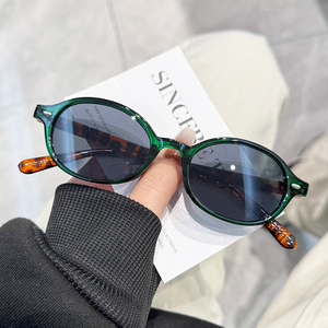 Gafas de Sol Redondas Retro Modernas e Individuales, Unisex, Marrón/Negro, Protección UV400, Cómodas para Uso en Exteriores, a la Moda - Product Image 3