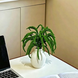 Plante de fougère artificielle dans un vase blanc pour la décoration de la maison, du bureau ou du bureau à domicile, verdure en plastique - Product Image 4