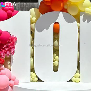 Décorations pour événements de mariage LEDA, chiffres en acrylique blancs modernes, ballons suspendus, toile de fond - Product Image 4