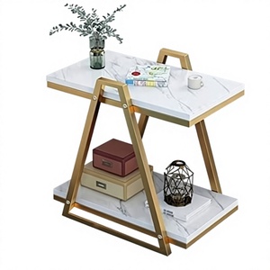 Table d'appoint avec dessus rond en marbre blanc Finitions dorées Table basse personnalisée pour le salon au prix de gros - Product Image 1