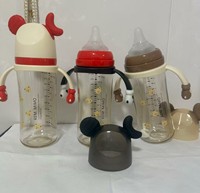 Tasse de boisson d'ours de bande dessinée de silicone pour des enfants mignon bébé ours apprennent à boire avec trois poignées pour des enfants
