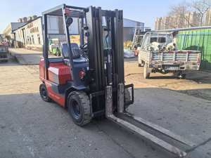 Chariot élévateur Toyota 8FD d'occasion, 3 tonnes, mât 3 étages, moteur diesel, faible nombre d'heures, hauteur de levage 4500 mm, roulement moteur, boîte de vitesses, bien entretenu - Product Image 5