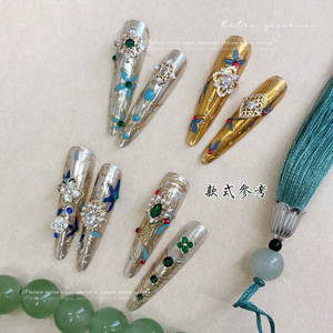 Breloques pour ongles style Palais en zircon, trèfle à quatre feuilles en alliage, diamant creux 3D, accessoires de décoration pour nail art, vente en gros en vrac - Product Image 3