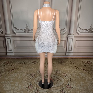 Questo Abito Bianco <span class=keywords><strong>di</strong></span> Lusso con Ricche Perle è <span class=keywords><strong>un</strong></span> Outfit Sexy per Feste da Ballo, Ideale per Esibizioni <span class=keywords><strong>di</strong></span> Gruppi <span class=keywords><strong>di</strong></span> Ragazze - Product Image 4