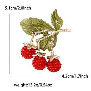 Broche de aleación chapado en oro con forma de fruta de moras, con bayas de resina negra y hojas verdes, accesorio de joyería de moda para mujer - Product Image 3