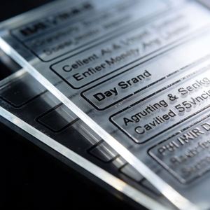 Panneau acrylique durable avec impression sérigraphique, panneau fonctionnel fiable pour les systèmes de contrôle électronique et la signalétique industrielle - Product Image 3