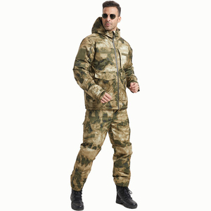 Conjunto de Chaqueta y Pantalones Acolchados de Invierno con Capucha y Camuflaje Desértico para Hombre SF47 713, Ropa de Exterior de Nailon - Product Image 1