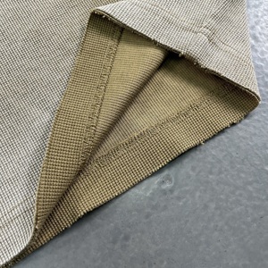 T-shirt en tissu gaufré 325GSM, imprimé par pulvérisation, teint en pièce, effet vieilli, ourlet brut, forme conservée, anti-boulochage pour un confort optimal - Product Image 4