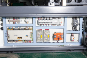 XY3000 เครื่องทํากล่องภาชนะถังสีพลาสติกเครื่องฉีดพลาสติกลังพลาสติก - Product Image 4