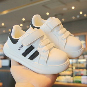 Scarpe Unisex per Bambini <span class=keywords><strong>McQueen</strong></span>, Nuova Collezione Primavera/Autunno 2026, Sneakers <span class=keywords><strong>Bianche</strong></span> Traspiranti e Leggere con Chiusura in Velcro e Suola in PVC - Product Image 4