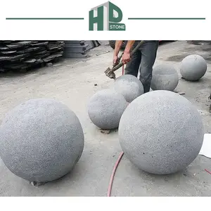 Pedra popular chinesa do granito redondo G684 bola cinza escuro do granito para a fonte exterior