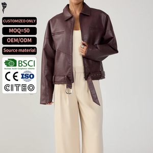 Blouson <span class=keywords><strong>en</strong></span> <span class=keywords><strong>cuir</strong></span> synthétique <span class=keywords><strong>bordeaux</strong></span> tendance pour <span class=keywords><strong>femme</strong></span>, style vintage, avec col à revers, ceinture, ourlet zippé et poches, coupe oversize et courte, style motard - Product Image 1