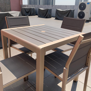 Tables et chaises de restaurant d'extérieur en aluminium rose champagne Coets, carrées, pour 4 personnes - Product Image 2