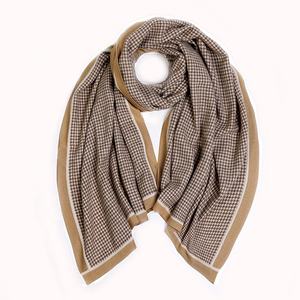 Écharpe en cachemire <span class=keywords><strong>pied</strong></span>-<span class=keywords><strong>de</strong></span>-<span class=keywords><strong>poule</strong></span> <span class=keywords><strong>de</strong></span> mode <span class=keywords><strong>de</strong></span> luxe <span class=keywords><strong>de</strong></span> concepteur 100% étoles personnalisées hiver femmes en plein air écharpes chaudes en cachemire châle - Product Image 3