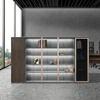 Bureau de direction moderne en bois avec étagère murale modulaire, design écologique et durable