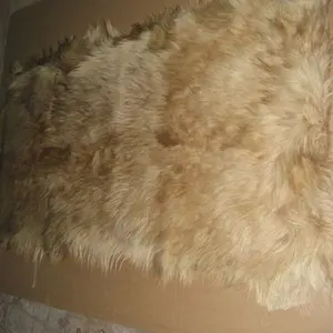 Plato de piel de cabra, pelo largo, piel de oveja islandesa
