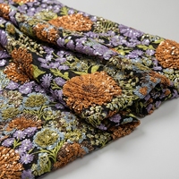 Robe de soirée sirène en satin à col montant, dentelle, broderie perlée et sequins, avec traîne chapelle en organza, antistatique