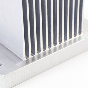 Dissipateur thermique en aluminium CNC, usiné avec précision, taille personnalisable pour le refroidissement électronique - Product Image 1