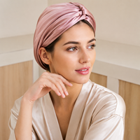 Topi tidur berbahan 100% sutra ini anti kusut, lembut, nyaman, dan ramah di rambut serta kulit Anda.