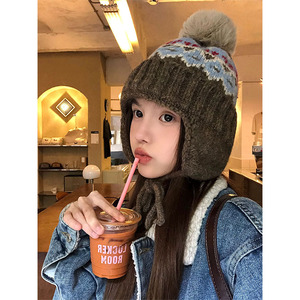 Chapeau en tricot de ski rétro Fair Isle pour femmes Épaissie Chaleur Protection des oreilles Chapeau tricoté <span class=keywords><strong>à</strong></span> <span class=keywords><strong>pompon</strong></span> pour l'automne hiver Tissu de haute qualité - Product Image 3