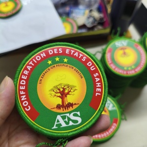 Patchs personnalisés avec logo coloré imprimés par sublimation pour chapeau bob - Product Image 1