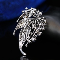 Broche de luxe rétro atmosphérique avec strass et feuilles à pampilles, accessoire de mode haut de gamme pour costume et manteau