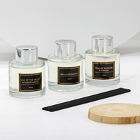 Coffret Cadeau de 3 Mini Diffuseurs à Bâtonnets Personnalisables avec Logo – Bouteilles Rondes Transparentes et Bouchons Argentés – Idéal pour Mariages et Parfums d'Ambiance