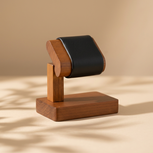 Soporte de Madera para Reloj con Almohadilla de Cuero Negro, Diseño Minimalista para Exhibición en Escritorio - Product Image 1