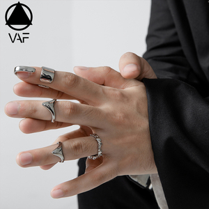 Vaf thiết kế sáng tạo vòng tam giác nhỏ và vòng móc cong vật liệu thép không gỉ hip hop không giới tính chất lượng cao đánh bóng - Product Image 1