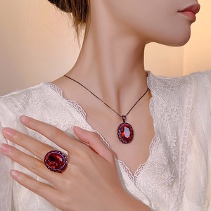Conjunto de Pendientes y Colgante de Cobre Ecológico con Baño de Oro Negro y Circonita Roja de 15*20MM, Estilo Vintage para Mujer - Product Image 6