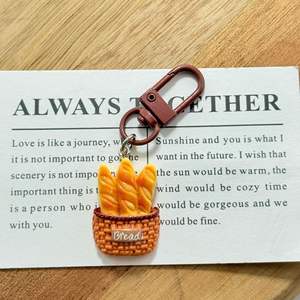 CHENXI Llavero de PVC ecológico con diseño de pan 3D, accesorio divertido para parejas, estudiantes, colgante para bolso, regalo para novia - Product Image 4