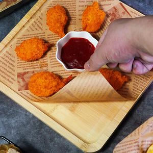 กระดาษห่ออาหารคุณภาพสูง พิมพ์โลโก้และขนาดตามสั่ง กระดาษเคลือบกันไขมันสำหรับอบอาหาร เกรดอาหาร - Product Image 3