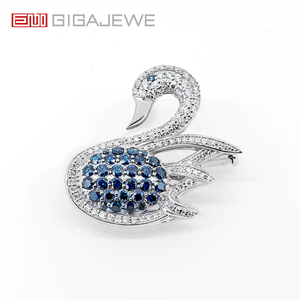 Broche de Cisne Hecho a Mano GIGAJEWE 2.087ct |   Broche de Plata de Ley con Moissanita Azul y Verde en Forma de Pájaro - Product Image 2