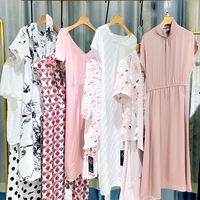 Vêtements pour femmes Robe de liquidation en gros Vieux vêtements Vêtements pour femmes à bas prix Queue de femme